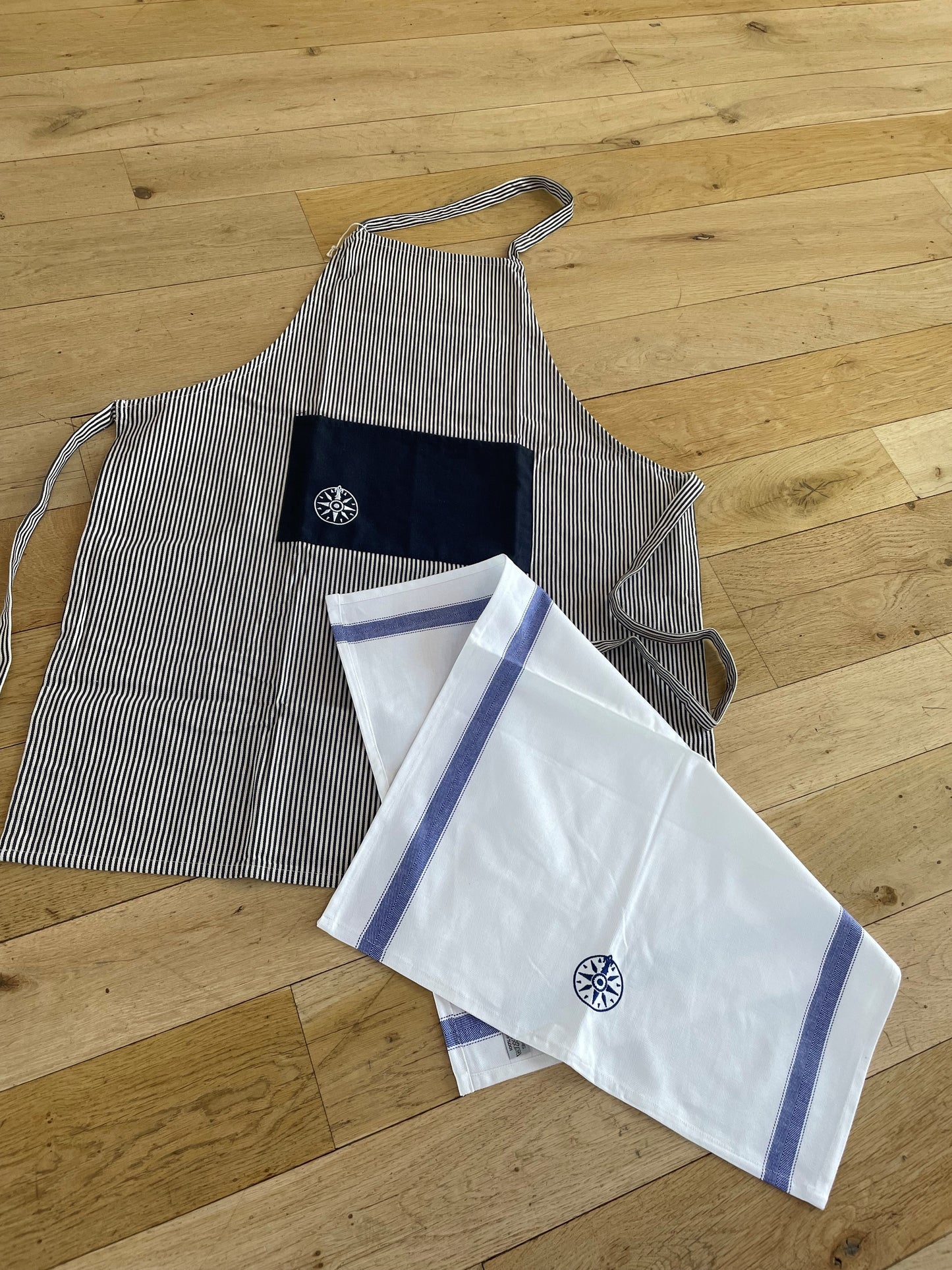 Förkläde och handduk i ett set NYHET